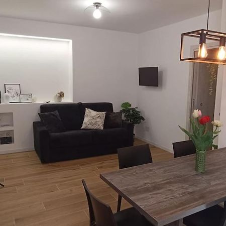 Casa Camelia - Appartamento In Centro A Seregno Kültér fotó